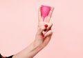 Merasa Tak Nyaman Pakai Pembalut Saat Menstruasi? Mungkin Anda Bisa Beralih ke Menstrual Cup!