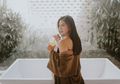 Dibilang Gemuk Oleh Netizen, Jessica Mila Tampil Seksi Pakai Gaun Transparan dan Tas Puluhan Juta di Premier Film Terbaru
