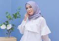 Gaya Stylish Fitri Tropica yang Sedang Hamil dengan Tas Pinggang Branded Curi Perhatian