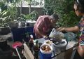 Tak Punya Keluarga, Lelaki Tua Ini Semangat Berjualan Bubur dari Jam 3 Pagi Hingga Larut Malam