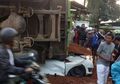 Pilu, Mobil Tertindih Truk Hingga Tewaskan 4 Orang, Satu Balita Selamat dalam Pelukan Sang Ibu