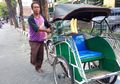 Meski Hanya Berkaki Satu, Wawan Terus Mengayuh Becak Demi Istri dan Anaknya yang Masih 2 Tahun