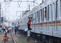 Jarinya Terjepit Pintu KRL, Wanita Ini Menangis Kesakitan Sepanjang Perjalanan Sampai Tiba di Stasiun Berikutnya
