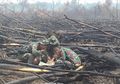 Suka dan Duka Para Prajurit TNI yang ‘Berperang’ Melawan Kebakaran Hutan, Makan Seadanya dan Sulit Berkomunikasi dengan Keluarganya