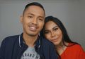 Tinggalkan Anak dan Istri, Kini Duda Ini Pilih Transgender Sebagai Pendamping Hidupnya, Begini Kemesraannya!