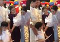Tangannya Ditarik-tarik Krisdayanti Dihadapan Iriana Jokowi, Jan Ethes Tak Peduli, Tapi Justru Netizen yang Mencaci Maki
