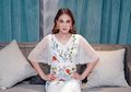 Tampilan Elegan Luna Maya Ketika Photoshoot Kenakan Boots 10 Jutaan di Los Angeles