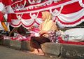 Emak Nung, Pedagang Bendera Musiman di Bogor yang Takut Tak Punya Ongkos Pulang ke Cirebon, 'Makan Aja Kadang Dikasih'