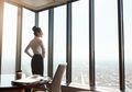 Tiru 3 Kebiasaan Baik Perempuan Hebat yang Bikin Sukses dalam Kerja!