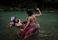 Bertarung di Balik Sarung, Ini Tradisi Suku Bugis untuk Selesaikan Masalah Pribadi, Akan Saling Tikam Hingga Nyawa Tak Lagi Berarti Demi Harga Diri