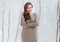 Simpel Tapi Kece, Lihat Penampilan Ayu Ting Ting Padukan T-Shirt dan Hot Pants yang Curi Perhatian