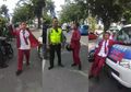 Tantang Polisi Sambil Banting Helm, Pelajar SMA di Medan Ini Jadi Viral Karena Menolak Ditilang, Tak Canggung Teriakan Sila ke 5 Sambil Nyender di Mobil Patroli
