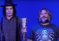 Jack Black dan Jack White Resmi Berkolaborasi Menjadi 'Jack Abu-abu'