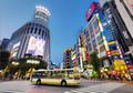 Memotret Aktivitas Tokyo di Malam Hari dengan OPPO Reno 10x Zoom