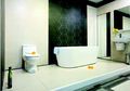 Cegah Bocor dan Percantik Kamar Mandi, 4 Penutup Lantai Ini Pilihannya