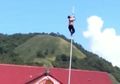 Detik-detik Rizky Rasyid, Siswa SMP Dulupi Gorontalo Panjat Tiang Bendera Setinggi 10 Meter Demi Selamatkan Tali Bendera yang Lepas Saat Upacara Hari Kemerdekaan Berlangsung