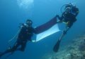 Di Hari Kemerdekaan, Sang Saka Merah Putih Turut Berkibar di Bawah Laut Gili Trawangan