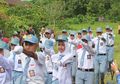 28 Siswa SMA Menangis Saat Kibarkan Bendera Merah Putih Karena Nggak Diberikan Seragam Paskibra
