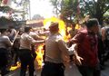 Dikenal Baik dan Pendiam, Orang Tua Mahasiswa Pelempar Bensin ke Polisi Terbakar di Cianjur Minta Keringanan Hukuman
