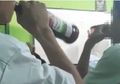 Video Viral, Bocah SMA Minum Anggur Merah di Dalam Kelas sementara Gurunya Mengajar di Depan