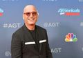 Tetap Segar dan Sehat di Usia 63, Howie Mandel Justru Mengaku Tak Pernah Mendengarkan Nasehat Dokter