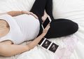Hati-hati Jika Moms Terlalu Sering Main Smartphone, Ini Risikonya untuk Janin!