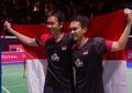 Hasil Kejuaraan Dunia 2019 - Momen Salah Satu Personel Duo Menara China Merajuk di Podium Juara Ahsan/Hendra