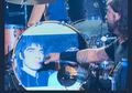 Foo Fighters Ajak Orang-orang Bikin Petisi Agar Oasis Reunian