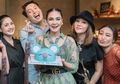 Selain Bunga dan Kue, Luna Maya Juga Dapat Deretan Kado Ulang Tahun Mewah !