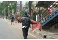 Tak Boleh Gunakan Ambulans, Paman Gendong Jenazah Keponakannya Pulang ke Rumah