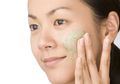 Sel Kulit Mati Terangkat dengan Rekomendasi Face Scrub 20 Ribuan