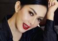 Foto Bareng Bos Jam Tangan Mewah, Syahrini Bawa Tas Mungil Seharga Hampir Setengah Miliar Rupiah!
