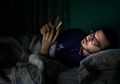 Ini Penjelasannya Kenapa Smartphone Sering Membuat Kita Insomnia