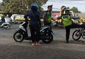 Viral Video Polisi Tendang Pengendara Motor Sampai Jatuh, Diduga Motor Hasil Curian