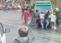 Truk Mendadak Mati di Rel Kereta, Para Pemotor Ikut Bantu Dorong