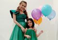Layaknya Kakak Beradik, Ayu Ting Ting dan Putrinya Kompak Pakai Celana Hotpants Super Mini