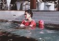 Tampil Seksi saat Berenang, Intip Harga Swimsuit Nagita Slavina yang Jadi Sorotan