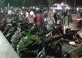 Kebiasaan Unik Masyarakat Bawean, Parkir Motor Tanpa Cabut Kunci, Tak Takut Motornya Dicuri!