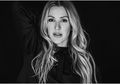 Ellie Goulding Bagiin 400 Handphone Agar Masyarakat Tetep Terkoneksi Selama Isolasi