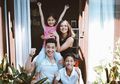 Nana Mirdad dan Andrew White Gemar Olahraga Bareng Anak untuk #FamilyQuality, Ternyata Manfaatnya Menakjubkan Loh Moms!