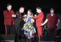 Jadi Konser Penutup di Indonesia, Tengok Keseruan Westlife The Twenty Tour Live In Sam Poo Kong Semarang, Gadis Ini Bikin Iri Penonton!