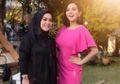 Jadi Adik Merangkap Manajer Syahrini, Aisyahrani Pakai Cardigan Mewah Harga Puluhan Juta