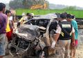 Potret Mengerikan Pasca Kecelakaan Maut di Tol Cipularang, Ada Asap Tebal Mengepul hingga Mobil Hangus Terbakar