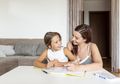 Tips untuk Orang Tua, 4 Cara Membuat Pekerjaan Rumah Lebih Menyenangkan