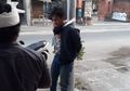 Kepergok Ambil Rokok Di Minimarket, Pria Ini Tak Berani Pulang Hingga Diikat Warga di Tiang