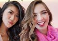 Selfie di Depan Cermin, Intip Tampilan Nia Ramadhani dan Theresa Wienathan yang Kompak Abis, Friendship Goals!