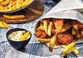 Duh, Makanan yang Ditiriskan atau Dibungkus dengan Kertas Koran Ternyata Bisa Sebabkan Kanker, Kok Bisa?