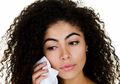 Rekomendasi Cleansing Wipes yang Praktis Bersihkan Makeup di Wajah