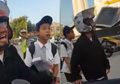 Ditilang Polisi Karena Tak Pakai Helm, Bapak Ini Menangis Termehek-mehek Saat Sang Anak Dinasihati Oleh Polwan, Tingkahnya Bikin Petugas Bingung