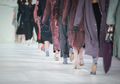 Hadir di New York Fashion Week 2019 Intip Gaya Kece Luna Maya dan Julie Estelle